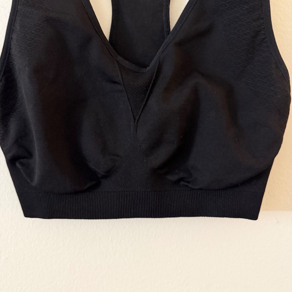 NUX Black Seamless Racerback Sports Bra Medium Textured Athletic Gym M NWOT - Picture 3 of 7